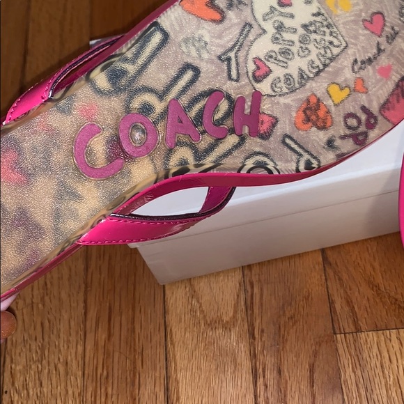 Coach Sophie Patent pink flip flops - Picture 3 of 5